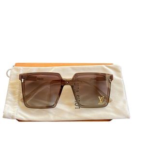 Louis Vuitton women’s sunglasses with box, case  & cloth Sleeve New